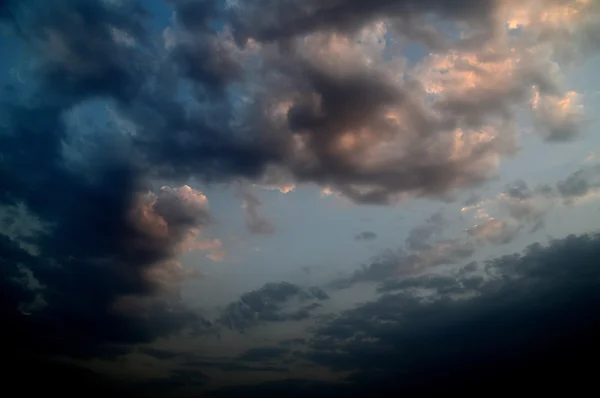 Piękne niebo z chmurami — Zdjęcie stockowe