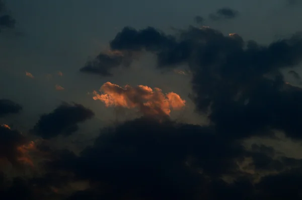 Mooie lucht met wolken — Stockfoto