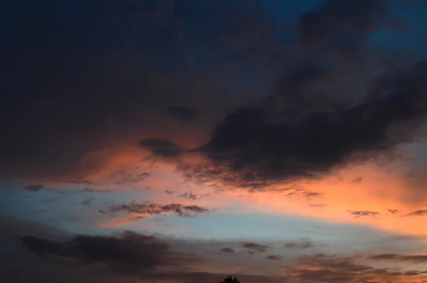 Vacker himmel med moln — Stockfoto