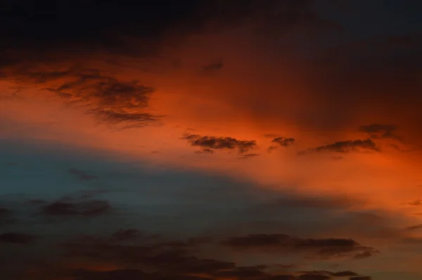 Прекрасне небо з хмарами — стокове фото