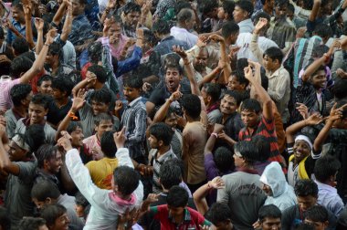 Kalabalık gençlerin 