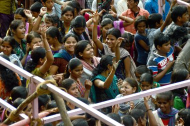 Kalabalık gençlerin 