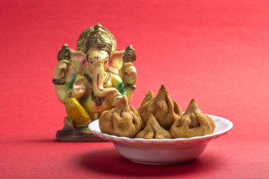 Hint yemekleri: Modak Idol Lord Ganesha ile