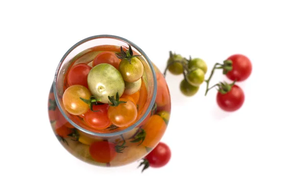 Pomodoro Ciliegia Fresco Vaso Vetro Con Pomodori Ramo Isolato Fondo — Foto Stock