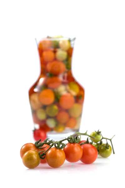 Frische Kirschtomate Glas Mit Tomaten Auf Zweig Isoliert Auf Weißem — Stockfoto