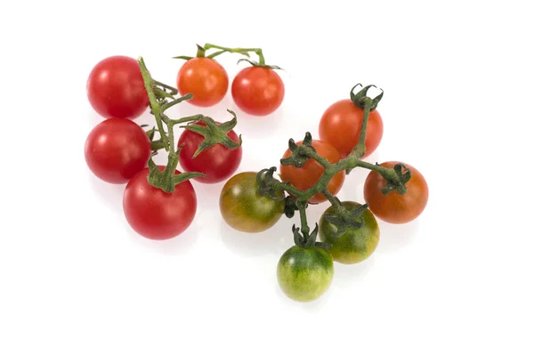 Close Tomate Cereja Fresco Isolado Sobre Fundo Branco — Fotografia de Stock