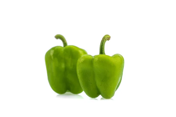 Pimenta Verde Fresca Capsicum Sobre Fundo Branco — Fotografia de Stock