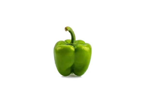 白色背景上新鲜的青椒或辣椒 — 图库照片