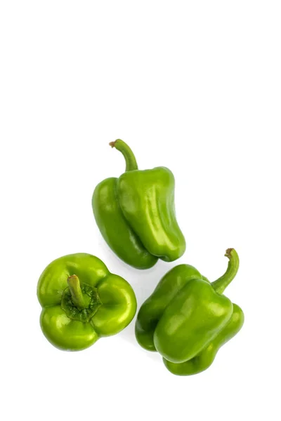 Φρέσκο Πράσινο Bell Pepper Capsicum Λευκό Φόντο — Φωτογραφία Αρχείου