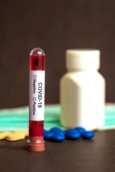 Tubo Que Contiene Una Muestra Sangre Para Analizar Presencia Coronavirus — Foto de Stock