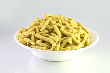Ratlami Sev: Nohut aperatifler karanfil yumruk ile.