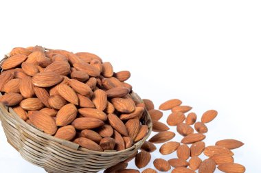 Sepette Beyaz izole badem