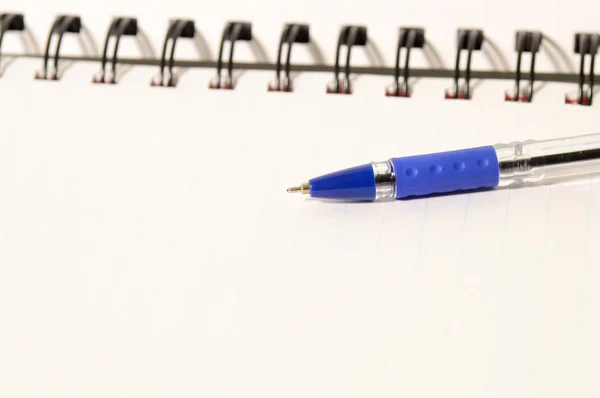 Lege realistische spiraal Kladblok notebook en pen — Stockfoto