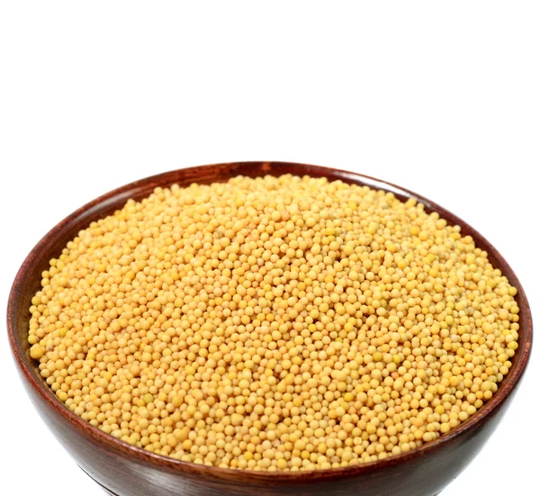 Семена желтой горчицы в деревянной чаше — стоковое фото
