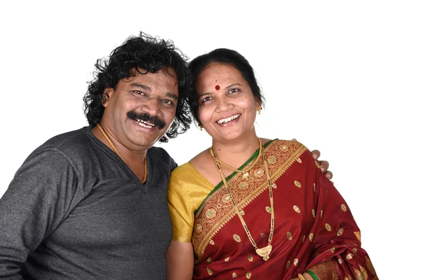 Portrét indické páru na bílém pozadí — Stock fotografie