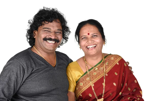 Portrét indické páru na bílém pozadí — Stock fotografie