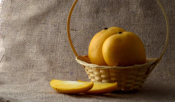 Mango fruit in basket on sack cloth — Stock Photo, Image