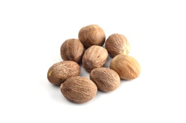 Hindistan cevizi beyaz arkaplanda izole edildi