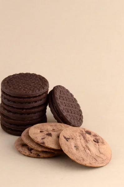 Biscoito de chocolate e biscoito de creme — Fotografia de Stock