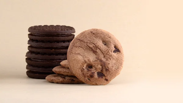 Chocolate Chip Cookie und Sahnekeks — Stockfoto