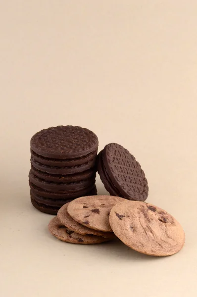 Biscoito de chocolate e biscoito de creme — Fotografia de Stock