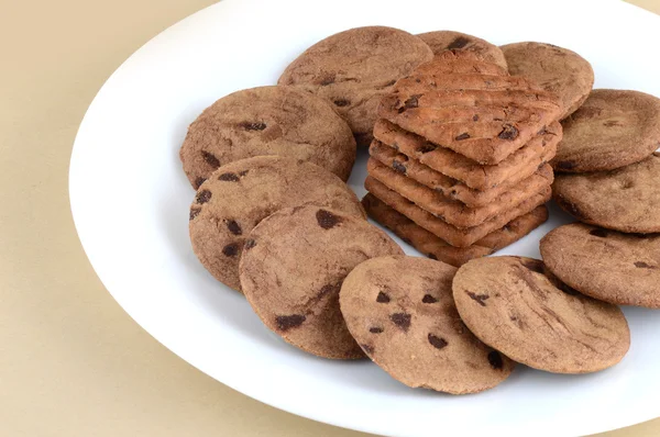 Chocolate Chip Cookie im Teller — Stockfoto