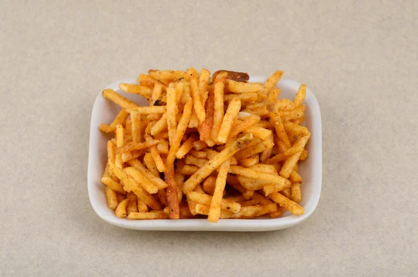 Traditional IndianTraditional Indian deep fried falahari chivda- chivda or mixture in white plate. Indian snacks deep fried falahari chivda- chivda or mixture in white plate. Indian snacks — Stock Photo, Image