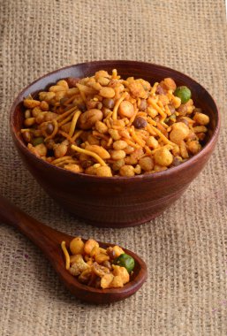 Indian aperatifler: Karışımı (kavrulmuş fındık ile Tuz karabiber, baharat, bakliyat, yeşil bezelye)