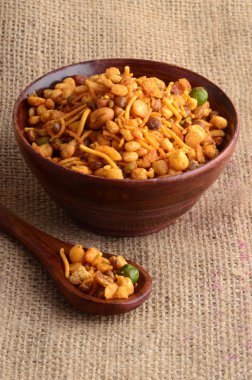 Indian aperatifler: Karışımı (kavrulmuş fındık ile Tuz karabiber, baharat, bakliyat, yeşil bezelye)