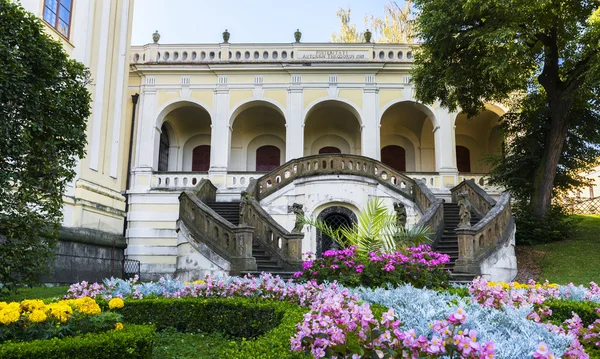 Piękny ogród pałacowy (Unesco) w Kromeriz — Zdjęcie stockowe