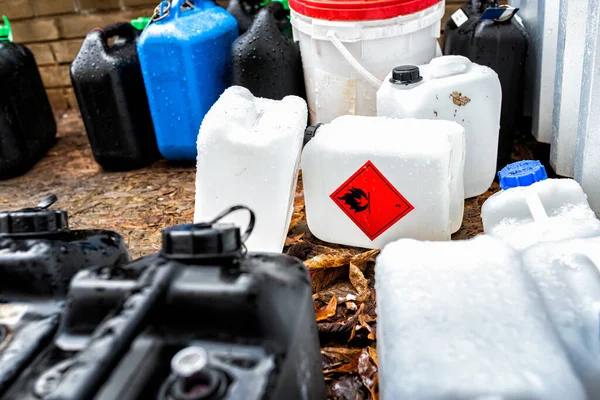 Contenitori Plastica Contenenti Rifiuti Chimici Provenienti Laboratori Attività Commerciali Industriali — Foto Stock