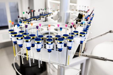 Analiz için numunelerle yüklü NMR spektrometresinin otomatik yükselticisi, bilimsel araştırma arkaplanı