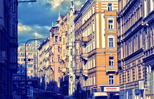Detail van Praag architectuur, huizen langs de straat Smetanovo Embankment — Stockfoto