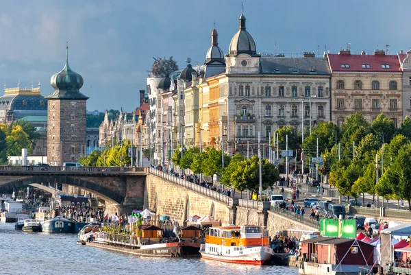 PRAGUE, CZECH REPUBLIC - JUNE 20 2015 - Prague Embankment — Stock Photo, Image