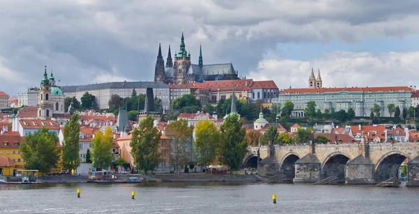 Çek Cumhuriyeti Prag Kalesi'nin görünümü — Stok fotoğraf