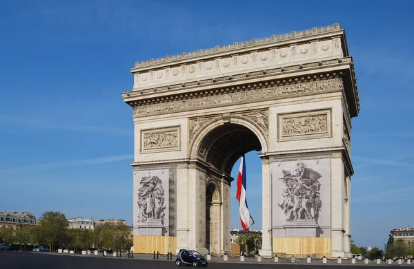 Arc de triomphe in paris, France — стоковое фото