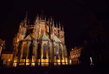 Arkadan görünüş St Vitus Katedrali, Prag Kalesi, gece