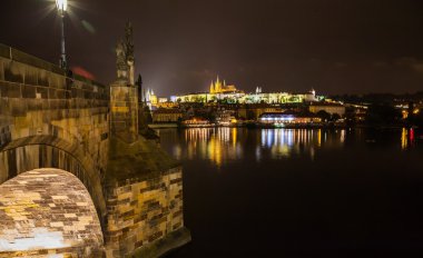 Prag Kalesi ve Charles Köprüsü