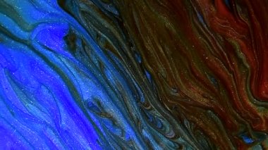 Mavi ve kırmızı sıvı akışı yavaş hareket