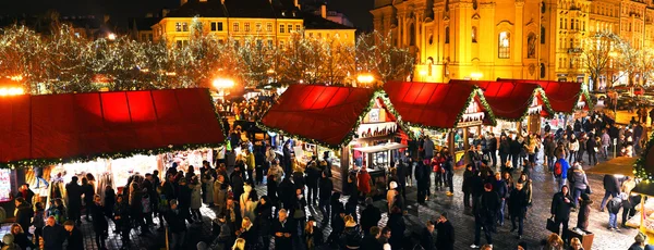 Noel pazarları Prag'da Staromestske meydanında — Stok fotoğraf