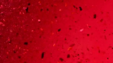 Sıvı akan kırmızı parçacıklar