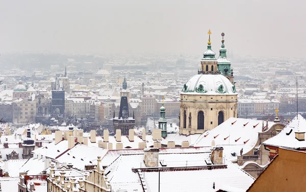 Nicholas palác v zimě, pohled z Pražského hradu — Stock fotografie