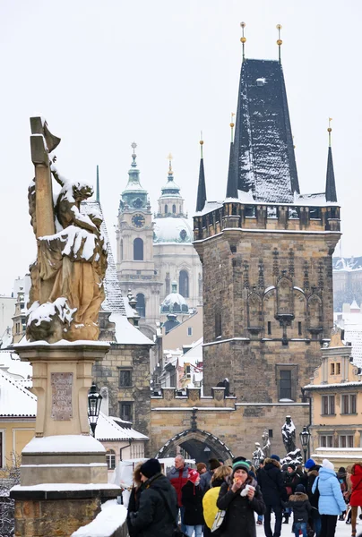 Nicholas palác v zimě, pohled z Karlova mostu — Stock fotografie