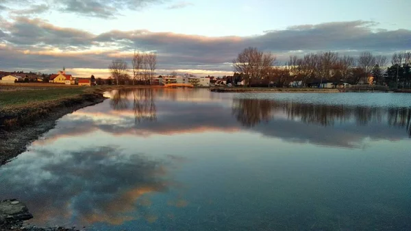 Badeteich Poysdorf bei Sonnenuntergang
