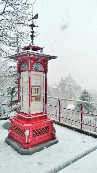 Sulama istasyonu kışı simgeliyor.