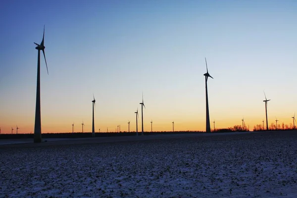 Yel değirmenleri Sonnenuntergang Kış Silueti