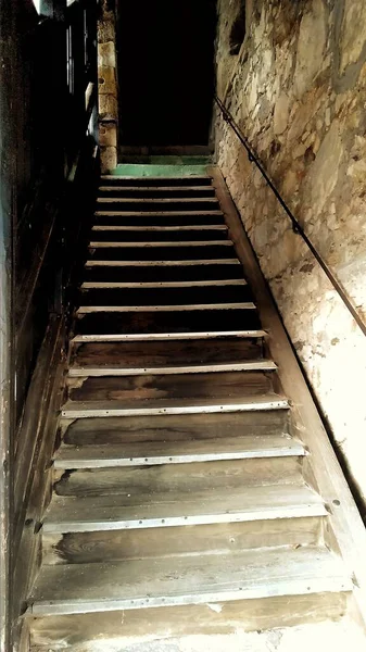 Bir şatoda merdivenler