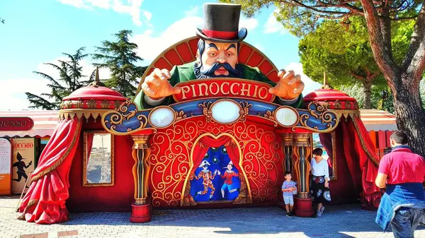 Eğlence parkında yürü