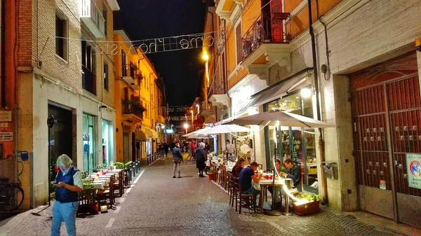 Şehirde alışveriş eğlencesi