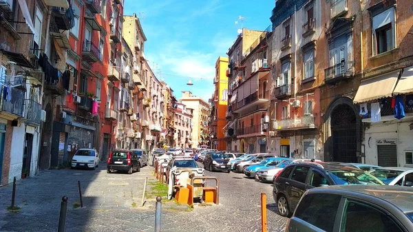 Garip bir şehir hayatı, Napel.